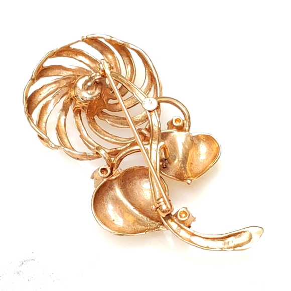 Vintage 14K Yellow Gold DescriptionThis stunning anti Flower Brooch Marked 14k - Picture 3 of 10